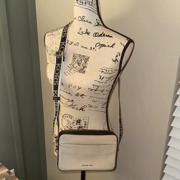 Michael Kors Cream Crossbody Bag with Logo Strap - Picture 1 of 11